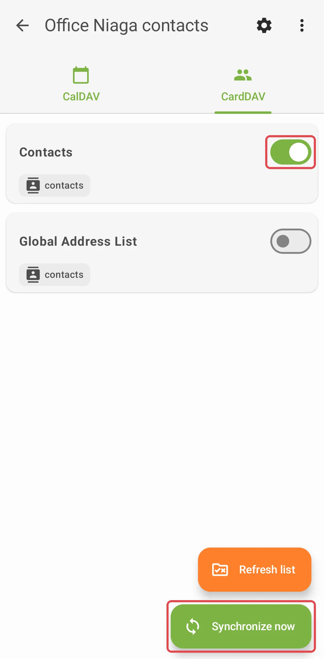 新账号的CardDAV标签，Contacts通讯录开关已开启，并标出Synchronize now按钮