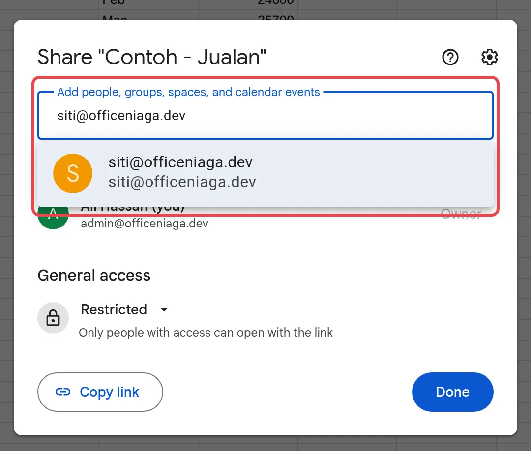 Share窗口，在Add people, groups, spaces, and calendar events输入了同事的电邮