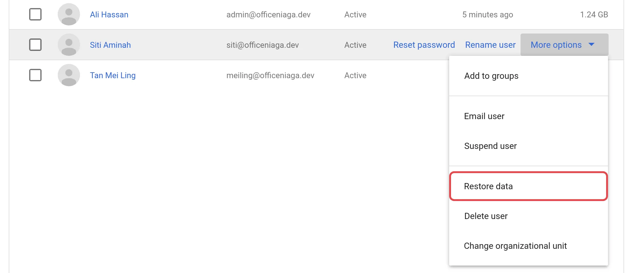 用户那一行的More options菜单，已标示Restore data