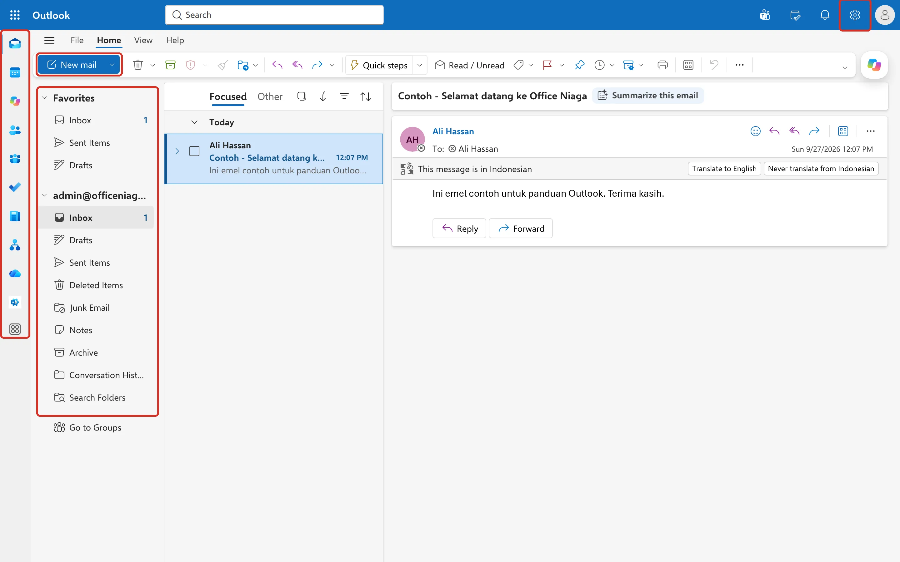 Outlook on the web，左边栏、文件夹列表、New mail按钮和Settings齿轮图标已标示